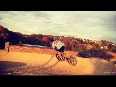 Comment prendre un virage relevé en bmx