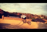 Comment prendre un virage relevé en bmx