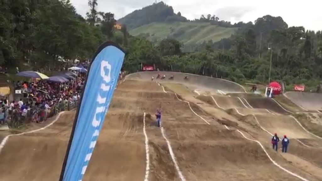Elite Men Torneo Nacional BMX  2015. Pista BMX Bosque Popular Ciudad de Manizales, Caldas, Colombia