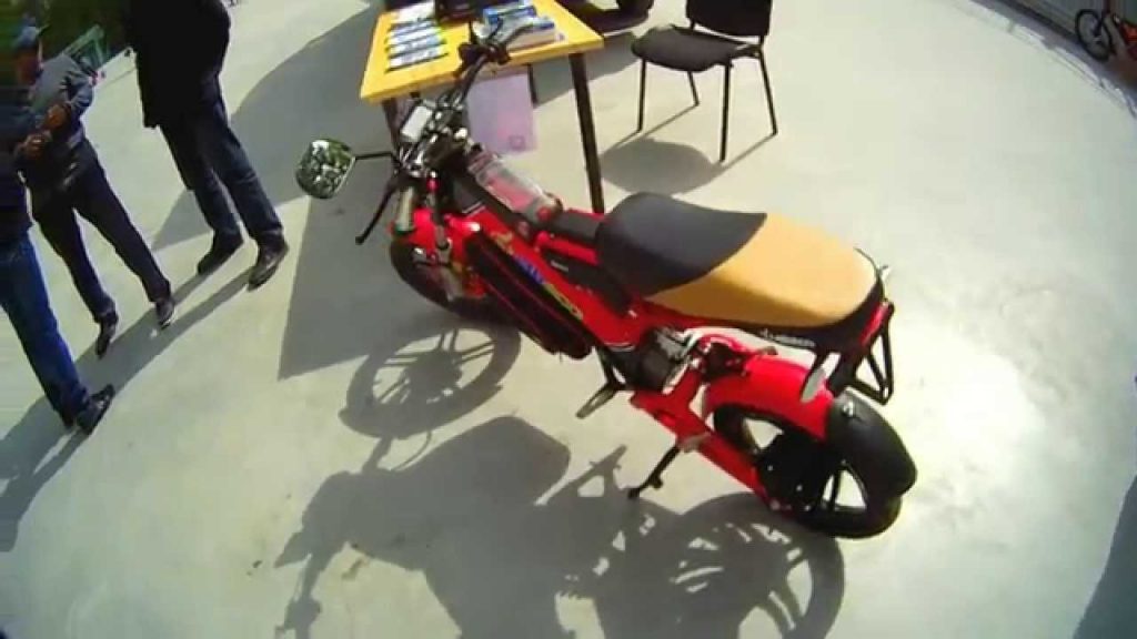 Eltreco V1 Electric Scooter [Sokolniki Velo & Segway Show]