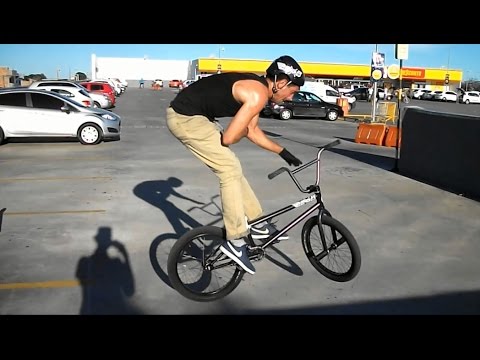 SE ARRISCANDO DE BMX SEM O BANCO