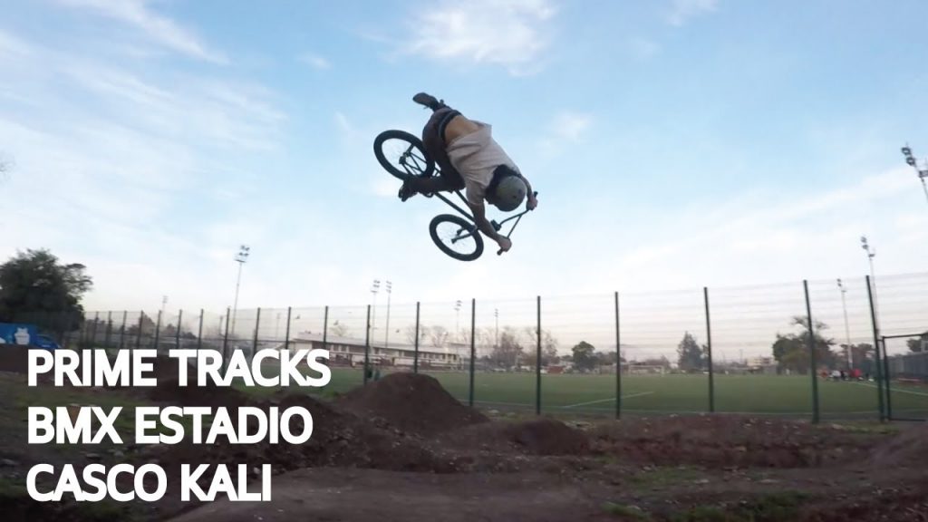 Andando lineas nuevas, bmx en el Estadio Lucas Pacheco y casco Kali Maya!