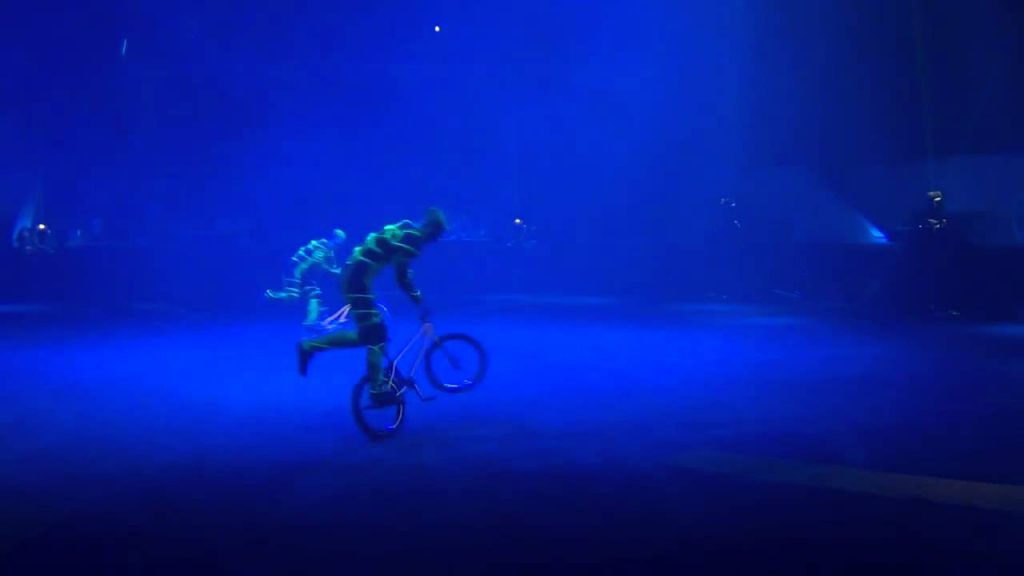 BMX freestyle act 1081 / www.maximaaa.com