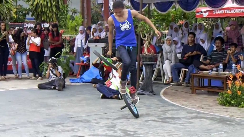 Twwenky Of Scary feat. Asosiasi BMX Indonesia @SMAN 2 RANGKASBITUNG.AVI