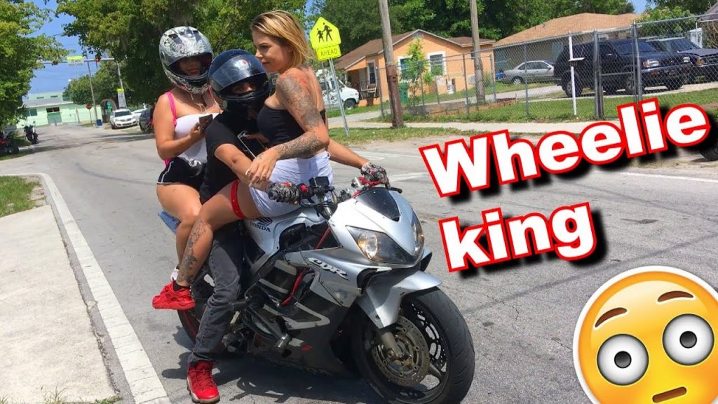 HE ROLLS INTO BIKE PACK WITH 3 GIRLS ON HIS BIKE! CRAZY BIKE LIFE