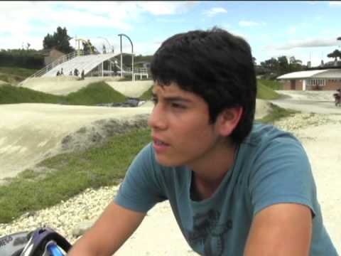 versión de los deportistas y entrenador de BMX T   9ijimbio