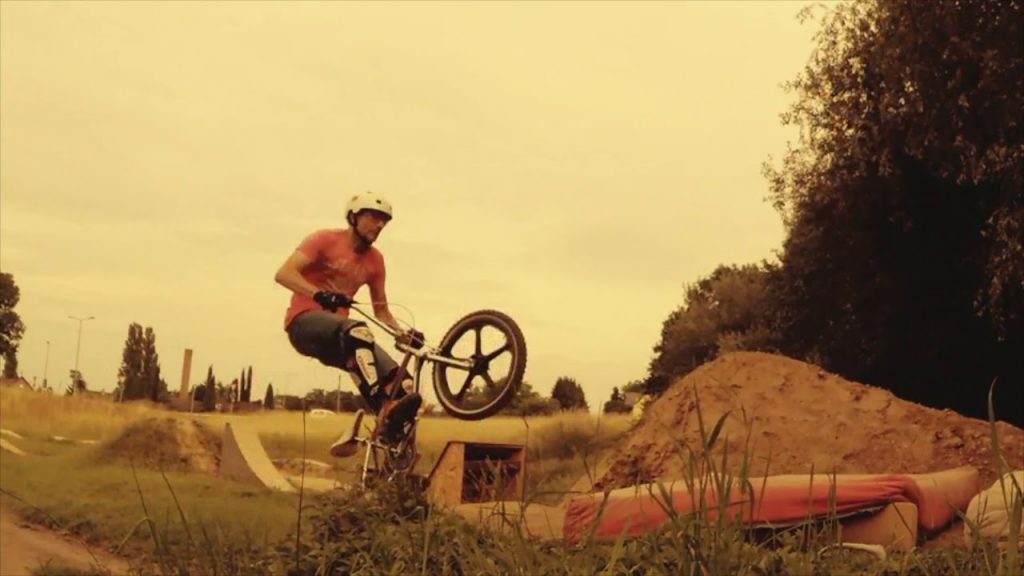 Captain Drop, eine Reise durch die Zeit auf dem BMX und Mountain Bike.