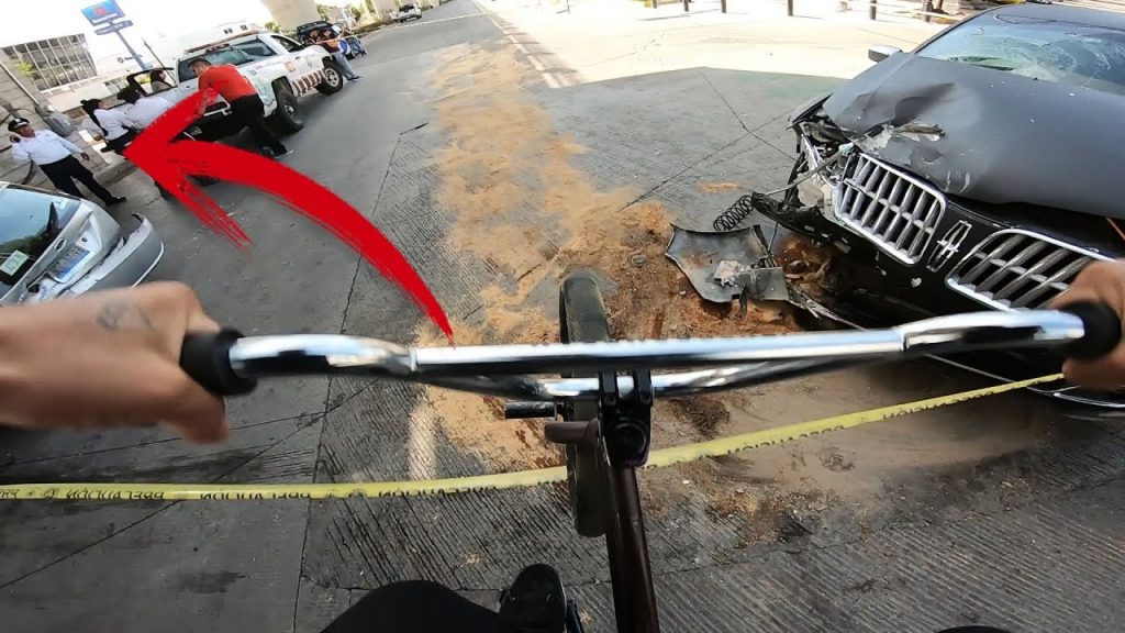 SALTO SOBRE UN AUTO CHOCADO EN BMX? 🚫 Observaciones en las Calles de GDL
