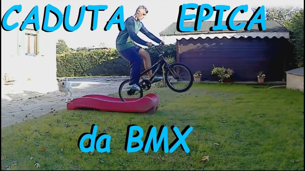 CADUTA EPICA da BMX mentre SCAPPA dal CANE - Lady riprende tutto CADUTA EPICA da BMX mentre SCAPPA dal CANE - Lady riprende tutto
