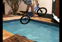 THIAGO REIS PULOU DE BMX NA PISCINA 😱