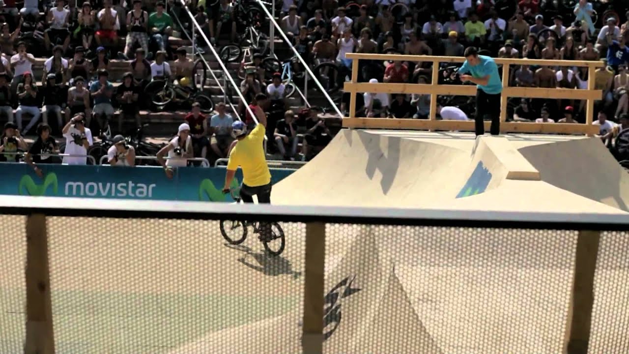 TOBIAS WICKE BMX TRICK AND GIRLS IN BARCELONA TOBIAS WICKE BMX TRICK AND GIRLS IN BARCELONA