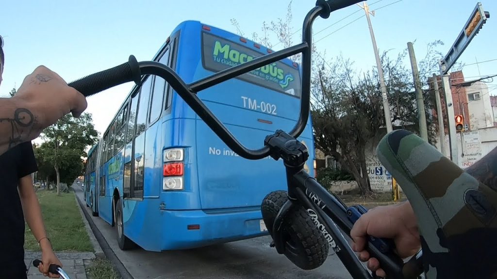 BAJADAS LOCAS SIN FRENO EN LA MINI BMX DE UN SUSCRIPTOR!