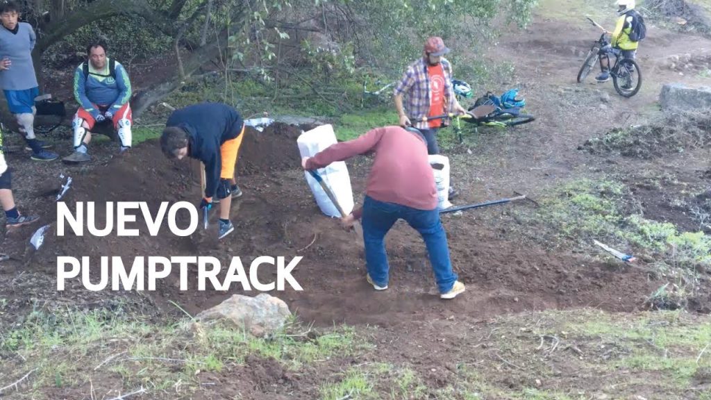 Construyendo un Pump Track y Haciendo Mountain Bike de Noche! Trail Building!