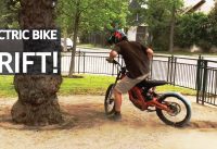 Drift con una Bicicleta Eléctrica y la Sur-Ron Electric Bike! Fat Bike y Dora la Exploradora! Drift con una Bicicleta Eléctrica y la Sur-Ron Electric Bike! Fat Bike y Dora la Exploradora!