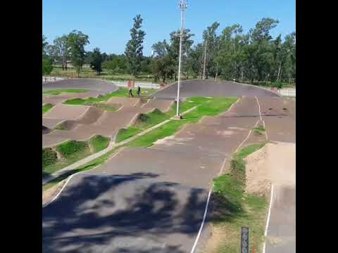 Entreno de Ezequiel Torres - David Ramirez y Fernando Pizarro en la catedral del BMX