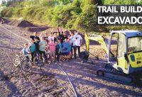 Mini Excavadora Construyendo Saltos y Pump Track de Mountain Bike! Trail Building! Mini Excavadora Construyendo Saltos y Pump Track de Mountain Bike! Trail Building!