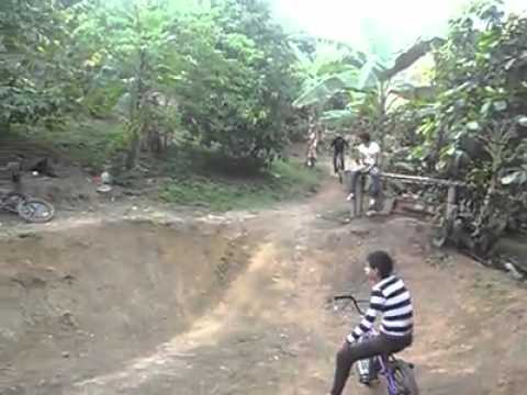 UN POCO DEL BMX YUMBO