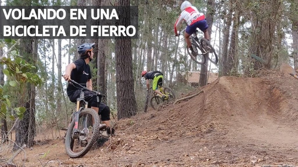 Mountain Bike Downhill a Fondo y Sin Excusas! Bicicleta para Principiantes Volando en los Saltos! Mountain Bike Downhill a Fondo y Sin Excusas! Bicicleta para Principiantes Volando en los Saltos!
