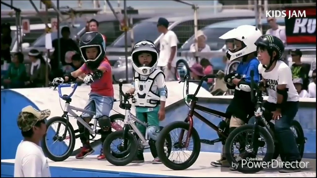 BMX LEGENDS STUNTS| AWESOME PEPLE 2017| STUNTS| part-1