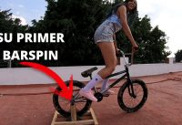 BASE PARA TRUCOS DE BMX EN CASA! *Ella Baja Su Primer Barspin*