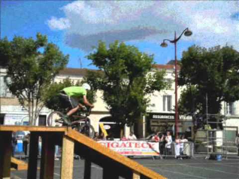 BMX is evil in Mirebeau.wmv