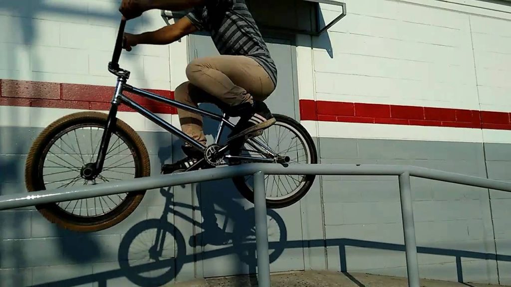 CHINO COSTA LOCO / EN EL RIEL