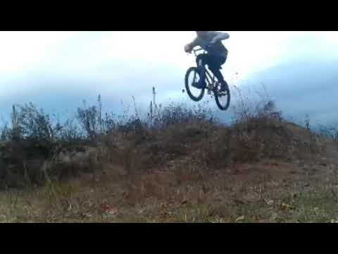 Entraînement au skatepark en bmx