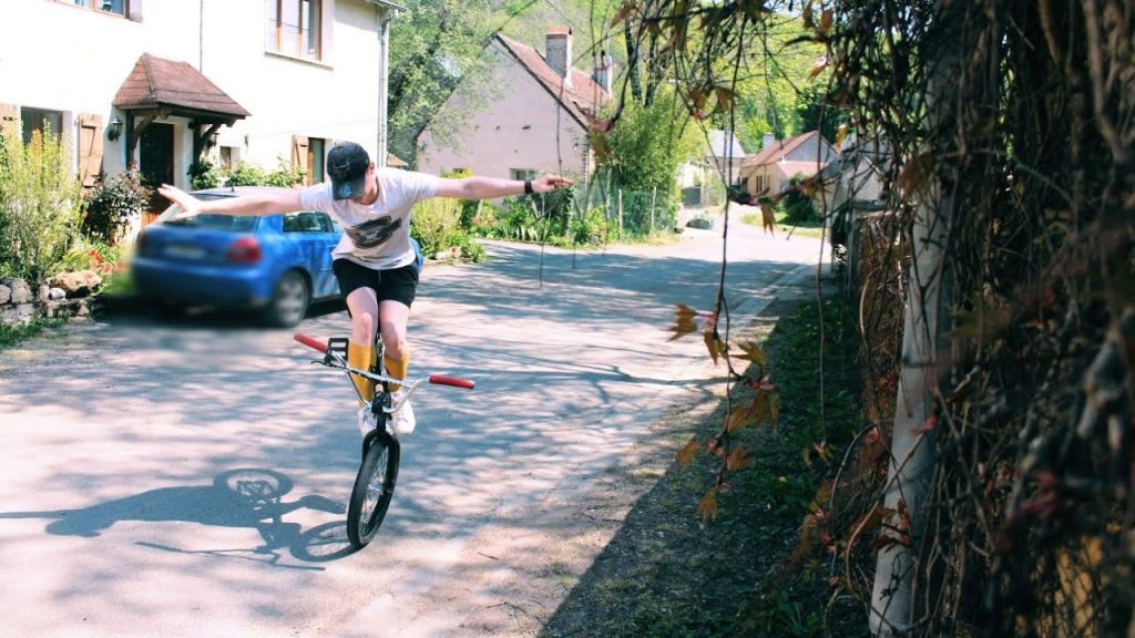 Je Ride en BMX à la Campagne Je Ride en BMX à la Campagne