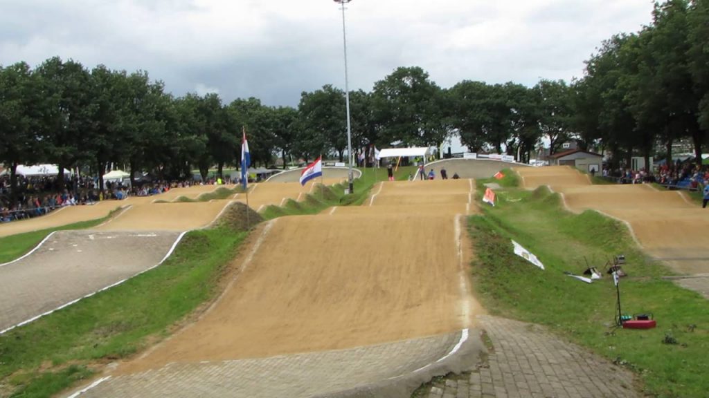 2016 07 03 NK BMX KNWU Luyksgestel DANSEN VOOR EEN ROZE OVERALL
