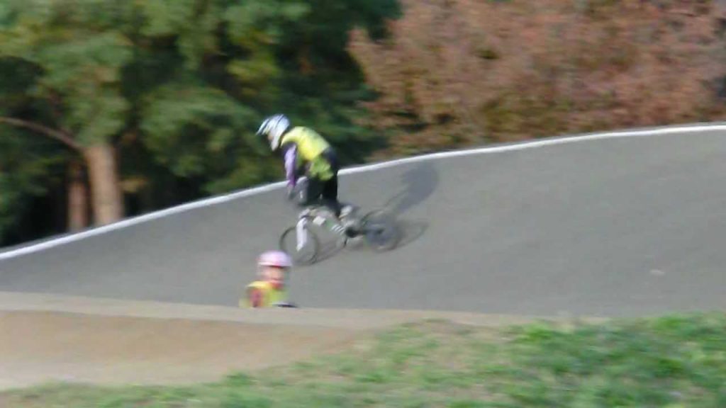BMX 14-year-old boy dared the first trial for the pro-section jump!