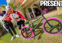 RENATO ME DEU O MELHOR PRESENTE PRA BMX Pneus Rosa !! *fui na pista* bike nervosa* RENATO ME DEU O MELHOR PRESENTE PRA BMX Pneus Rosa !! *fui na pista* bike nervosa*