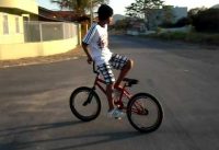 Weslen... andando de costas... Weslen... andando de costas...