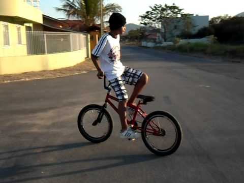 Weslen... andando de costas...