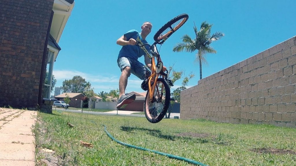 Ki Tud BMX Biciklivel Egykerekezni ?